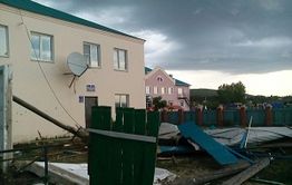 Шторм разрушил крыши нескольких зданий в Агинском округе