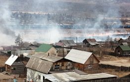 Трава загорелась вблизи частного сектора в Антипихе