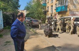 Следователи и полицейские работают над раскрытием убийства в Чите