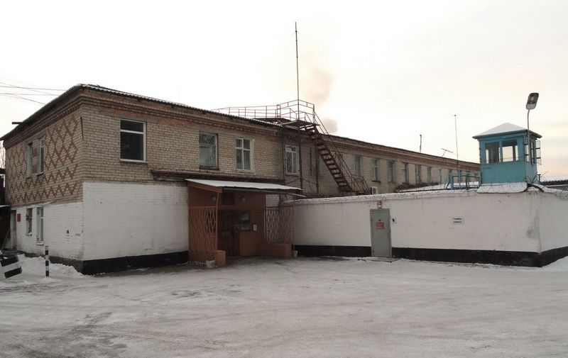 Экс-сотрудника ИК-5 будут судить за палку колбасы с гашишем