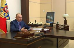 Путин подписал закон о удвоении пособий для детей 