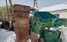 В Чите двое мужчин попытались украсть мусорный бак 