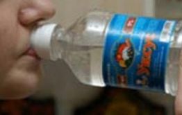 Читинец силой напоил сожительницу уксусной кислотой и оставил умирать в муках на глазах у ее 4-летнего ребенка