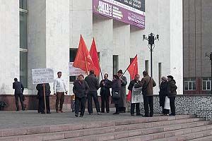 Ильковский прошел сквозь строй разгневанных коммунистов
