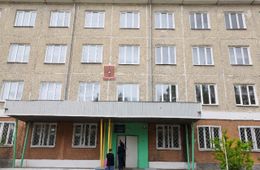 ​​Учителя Борзинской школы пожаловались Осипову на ветхую мебель, старое оборудование и маленькие зарплаты