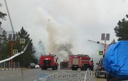 Машина скорой помощи загорелась после ДТП у поста в Атамановке