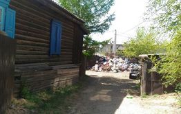 В Чите по ул. Новобульварная, 44 придомовая территория не убирается более года