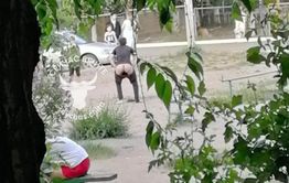 Поселок КСК: мужик без трусов бегал по детской площадке