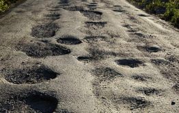 Более 16 млн р. потратят на дорогу до поселка с колонией строгого режима