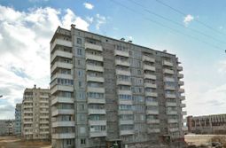 Жильцов покосившегося дома в Чите эвакуировали из-за сообщения о минировании