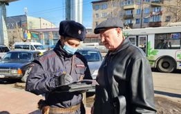 ​Сотрудники полиции патрулируют улицы Читы из-за режима полной самоизоляции