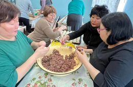 Жители забайкальского села налепили 3 тысячи бууз для участников СВО к Сагаалгану