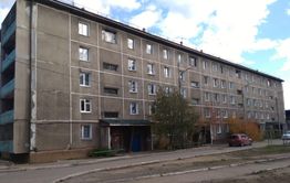 Пожарные вынесли на руках пенсионера из горящей квартиры в Чите 