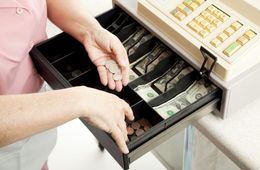 В Чите продавец обокрала магазин, отработав в нем всего неделю