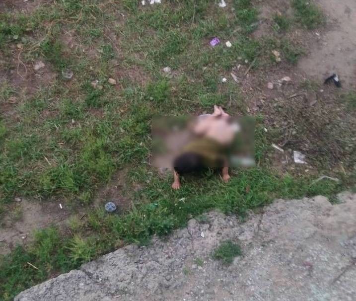Новоорловское: 2-летний малыш выпал с балкона пятого этажа