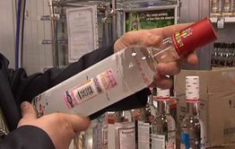 Пятеро мужчин разбавляли водку водой и поставляли в магазины Забайкалья 
