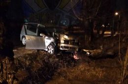 Читинец врезался в дерево на Набережной
