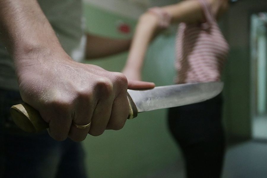 Житель Забайкалья зарезал свою сожительницу, а потом лег спать рядом с ней