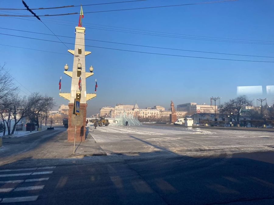 В Чите начали сносить городок. Ледовый.