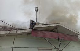Пожарным удалось потушить возгорание в здании у ТЦ «Ся-Ян» в Чите