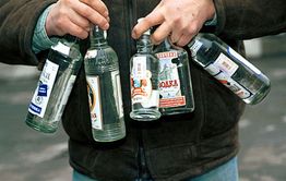 Четыре ящика водки украли в магазине в Газ-Заводском районе