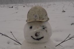 Майский снеговик