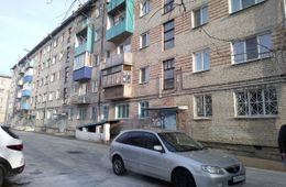 Канализационные воды откачивают из подвала на улице Промышленной в Чите