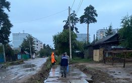 Частный сектор начало топить в центре Читы из-за засыпанного строителями коллектора