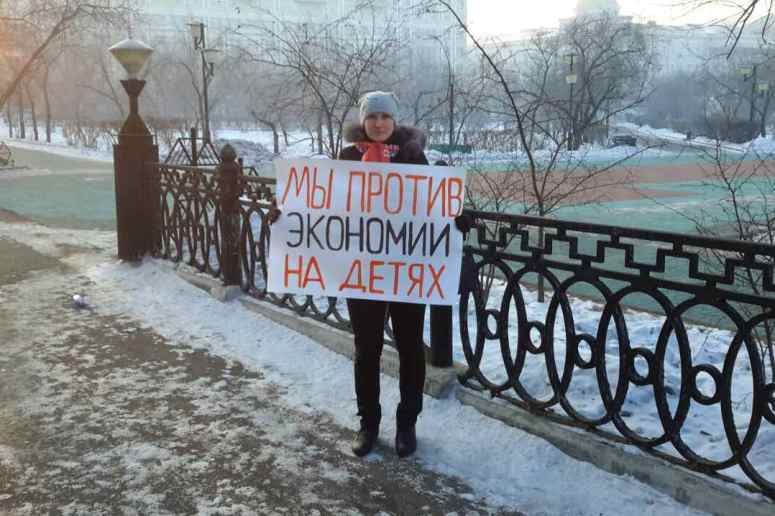 Пятерых коммунистов увезли в отдел полиции за пикеты в защиту льготников
