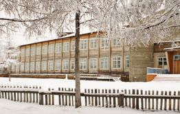 Здание школы в Чаре - в аварийном состоянии. Где будут учиться дети?