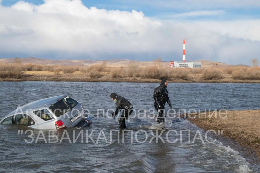 В районе Ясногорска из реки достали автомобиль с двумя трупами внутри