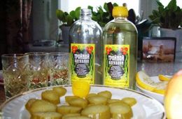 Два читинца украли из бутика 11 флаконов духов и выпили их
