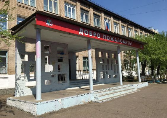 Более 20 детей могли отравиться в читинской школе 