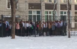 На Дальнем Востоке после сообщений о минировании эвакуируют школы. В Забайкалье эвакуаций нет