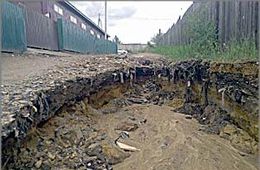 «После нас — хоть потоп!»: — фотофакт: дороги размыты ниже микрорайона «Октябрьский»