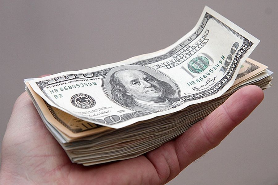 ФСБ задержала забайкальца, пытавшегося подкупить таможенника за $50 тыс. 