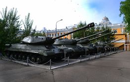 Подросток сломал ногу, упав с танка в парке Читы