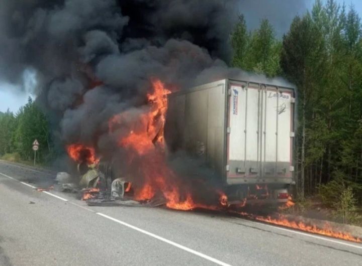 Три автомобиля сгорели на трассах Забайкалья, один человек погиб