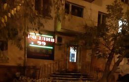 Неизвестные вырубили клены у новой алкоточки на Бабушкина в Чите