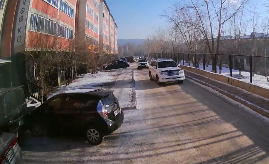 Неизвестный атаковал редакционную машину «Вечорки» и скрылся с места аварии