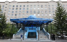 ​Минздрав: мужчина выпал с 9-го этажа больницы в Чите. Он в реанимации