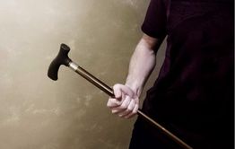 Жительница А-Завода в суде простила мужа, избившего ее клюкой