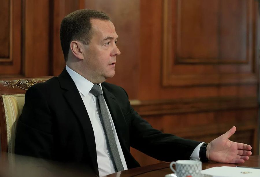Медведев назвал возможным отключение России от глобальной сети