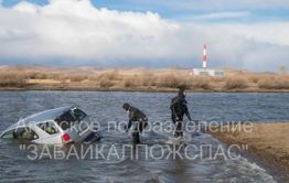 В районе Ясногорска из реки достали автомобиль с двумя трупами внутри