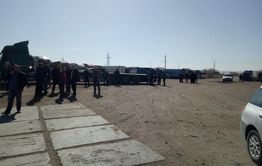 Более 600 фур скопилось на границе в Забайкальске