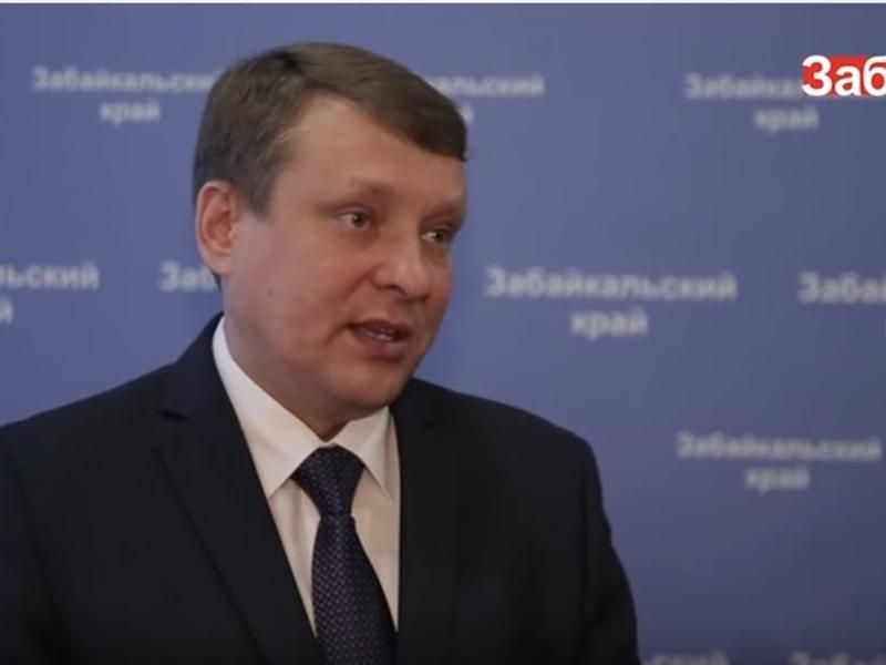 Жители одного из сел Забайкалья рассказали, что их глава напала на руководителя района. Сам глава района это отрицает.