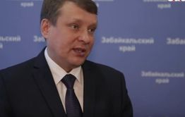 Жители одного из сел Забайкалья рассказали, что их глава напала на руководителя района. Сам глава района это отрицает.