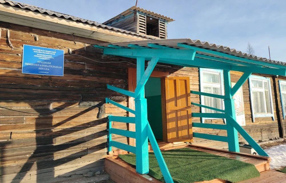 Икра с просеко и школа в Сохондо