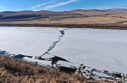 Сретенский район. Река Шилка начинает отходит...