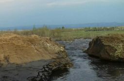 Вода размыла мост в селе Домна-Ключи. 24 мая